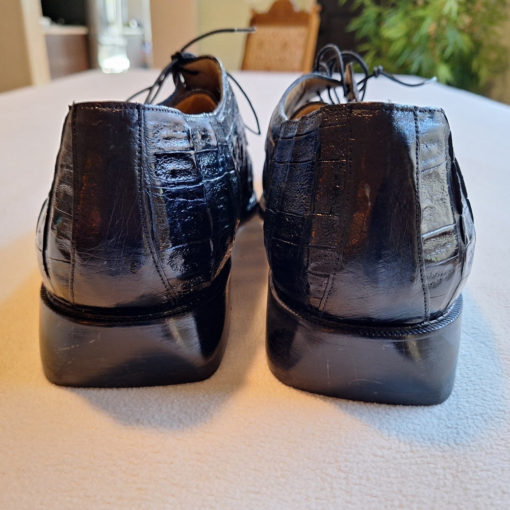 Classic Black Textured Men's Oxfords - Picture 4 of 6